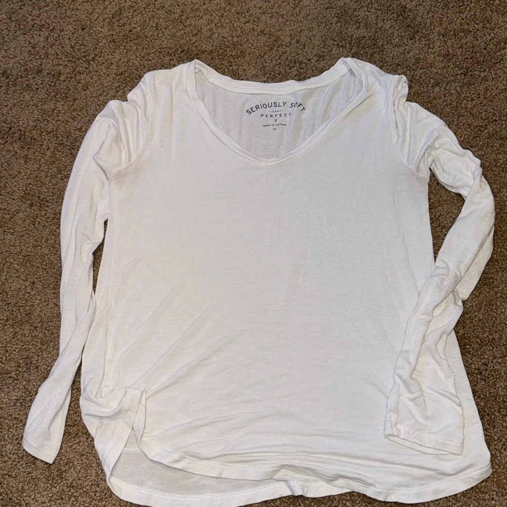 Aero white vneck